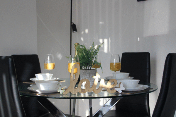 Wolverhampton, West Midlands - Sleeps 5 - Image 25